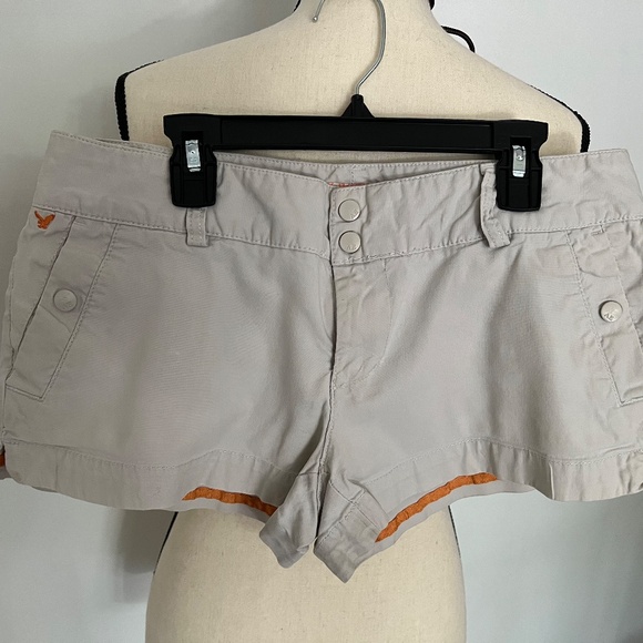 American Eagle Outfitters Women's Size 6  Stretch Khaki Shorts - Picture 1 of 8
